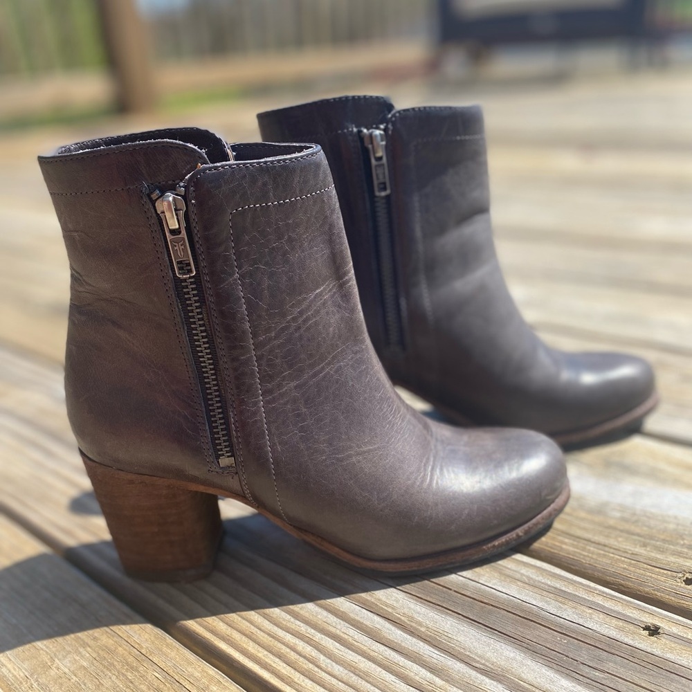 FRYE ‎ Women's Addie Double Zip Bootie Leather Ankle Boots Round Toe 7.5